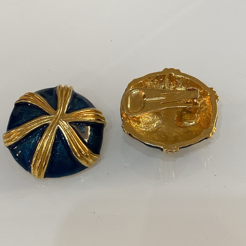 Vintage BLANCA Signed Enamel Dome Couture Earrings ~ Clip-on - Picture 2 of 5